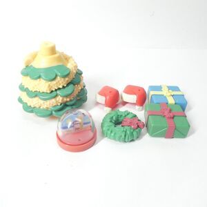 Bluey Christmas Action Figure Accessory Lot Snowglobe Tree Wreath Santa Hat Gift